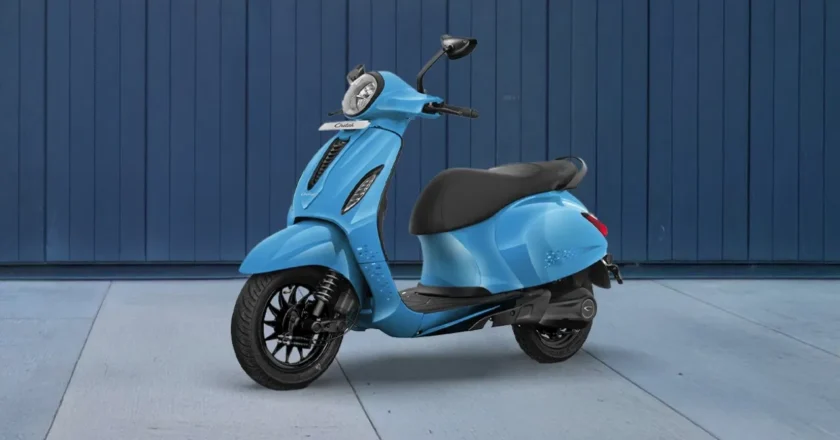 Bajaj Chetak 3001 : సింగిల్ ఛార్జ్‌తో 127 కిలోమీటర్లు… ధర రూ. 99,990 మాత్రమే!